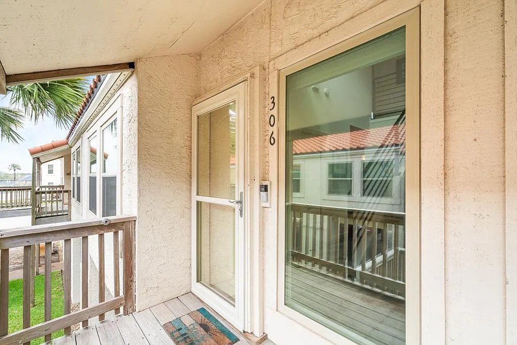 2 bed, 2.0 bath, 1414 sqft, $2,000 — Photo 2
