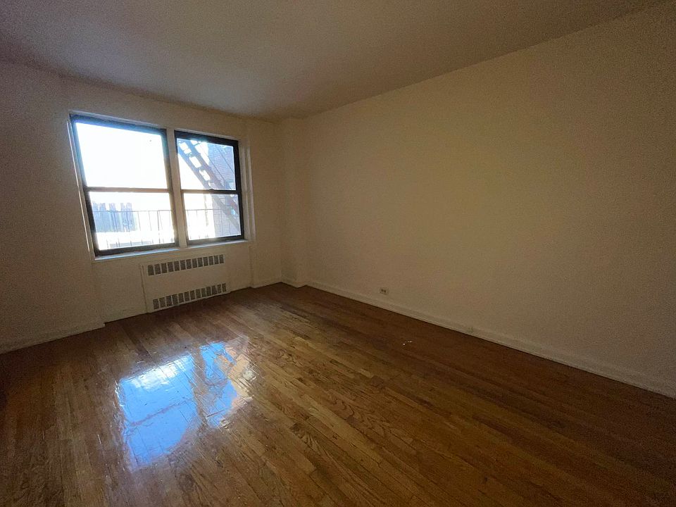 2nd image of 3709 75th St APT 4K