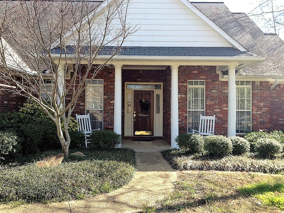 1st image of 207 Gardenia Dr