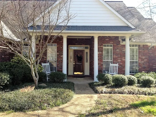 207 Gardenia Dr, Starkville, MS 39759