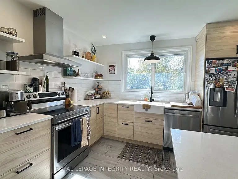 870 Claude St — Photo 8
