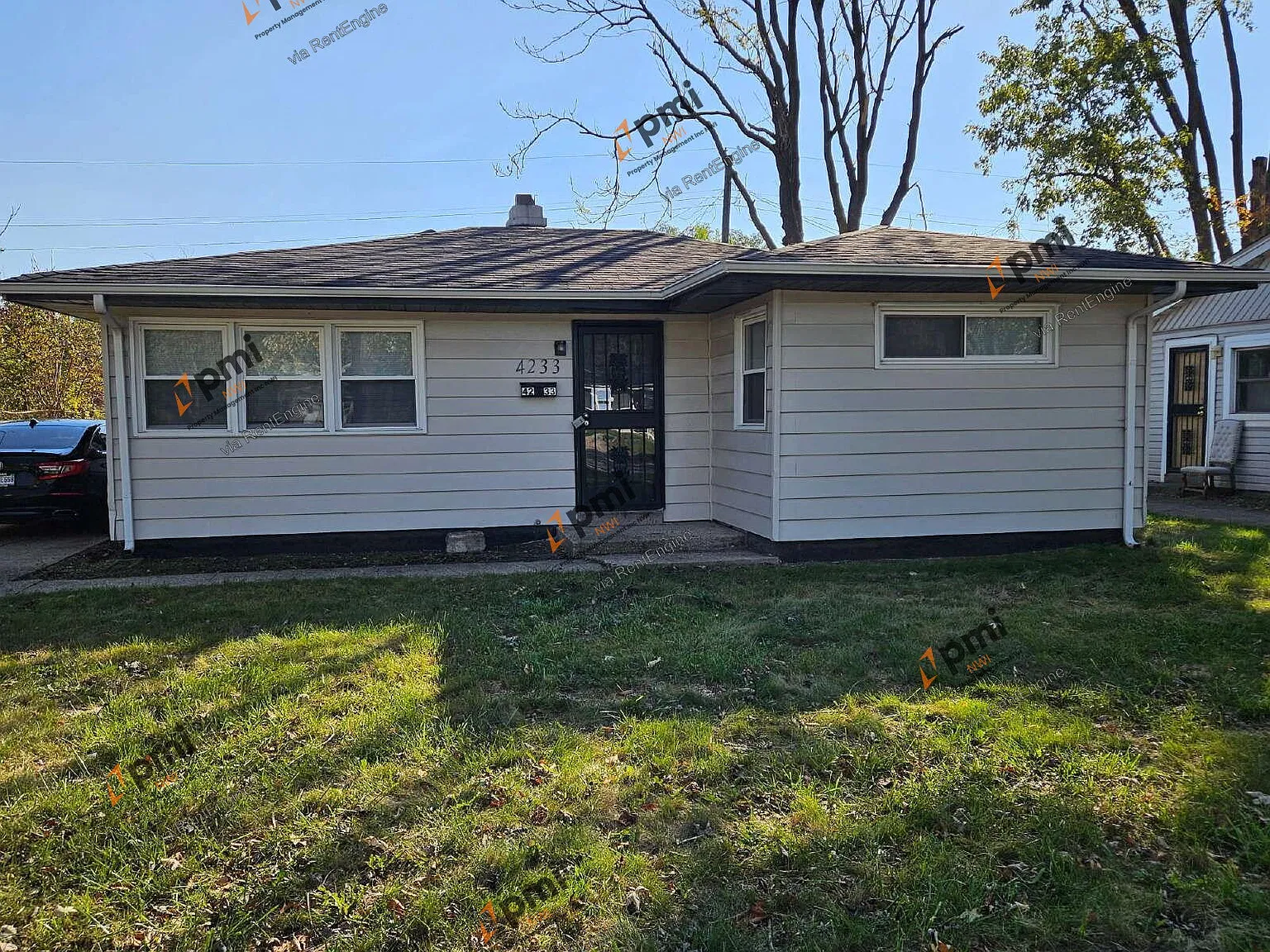 3 bed, 1.0 bath, 941 sqft, $1,295 — Photo 1