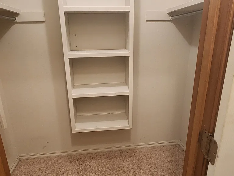 1848 Crestview Cir — Photo 13