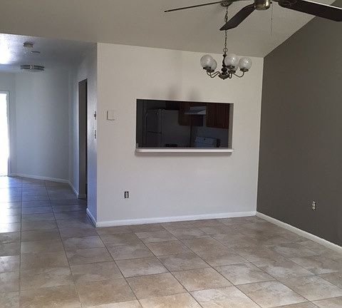 5th image of 410 Domaris Ave