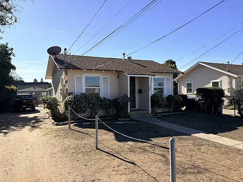 582 McIntosh St Photo 1