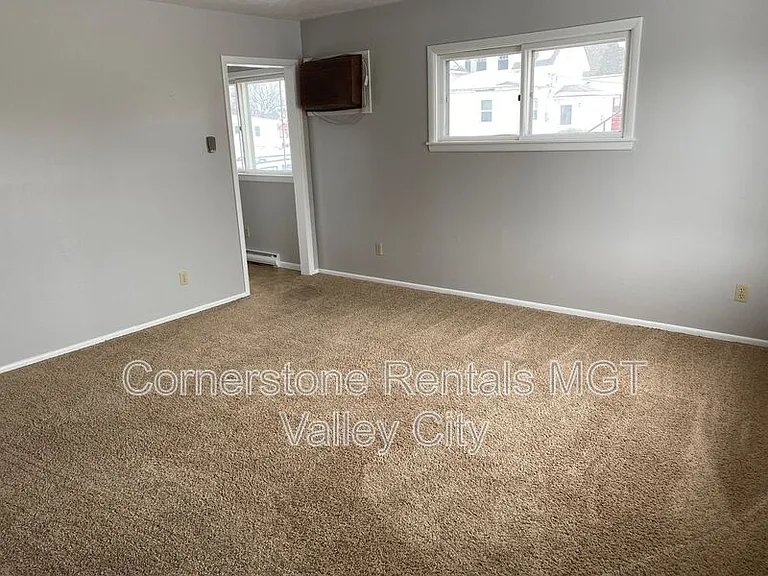 825 3rd St SW — Photo 2