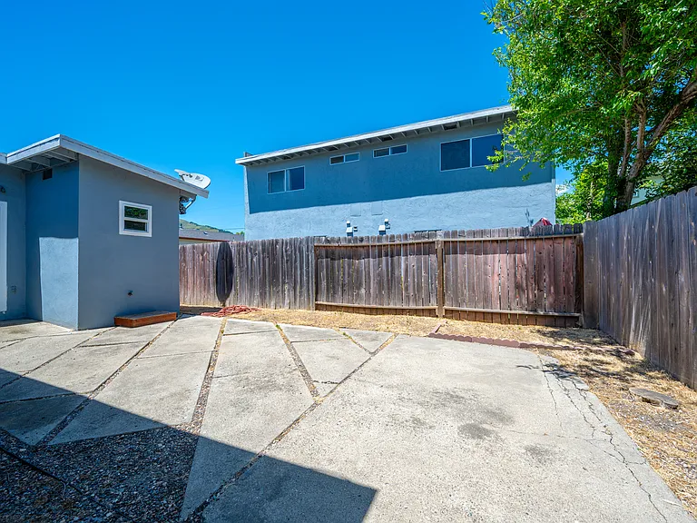 562 South St — Photo 7