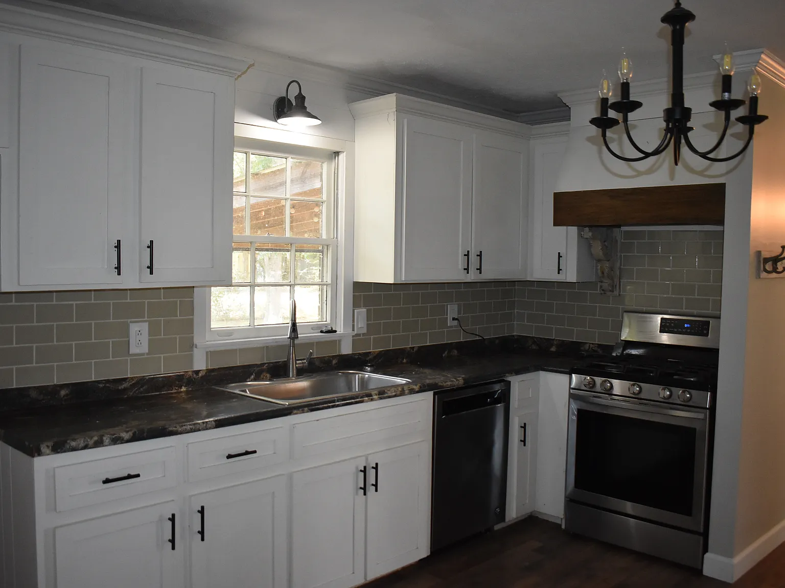 4 bed, 1928 sqft, $1,500 — Photo 3