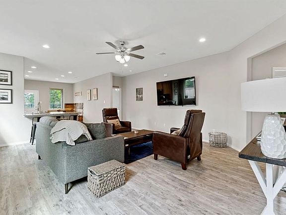 4th image of 16805 Pink Wintergreen Dr