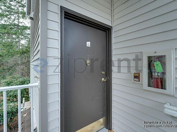 3rd image of 25235 SE Klahanie Blvd APT C201