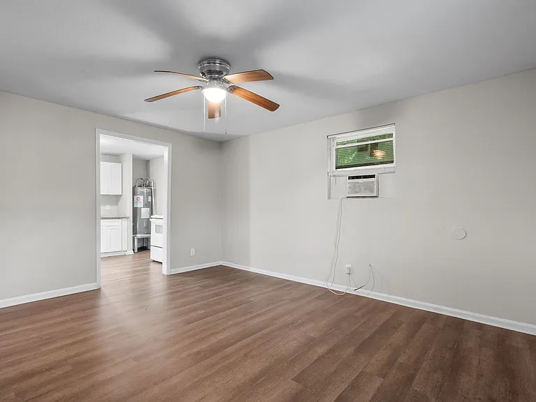 2328 Boss St — Photo 5