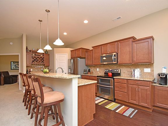 3rd image of 3220 Fontaine Ct