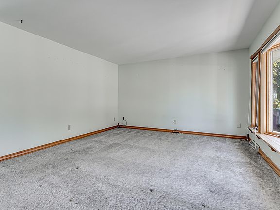 5th image of 310 High St
