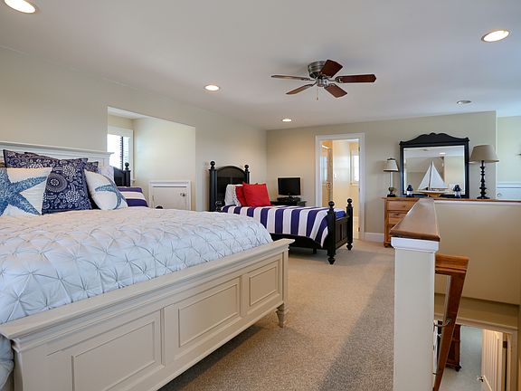 5th image of 546 E Atlantic Blvd