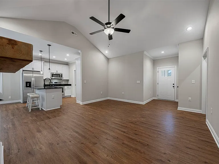 821 Poplar Log Dr — Photo 7