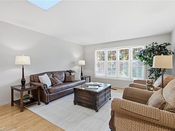 5th image of 229 Lynden Rd #25