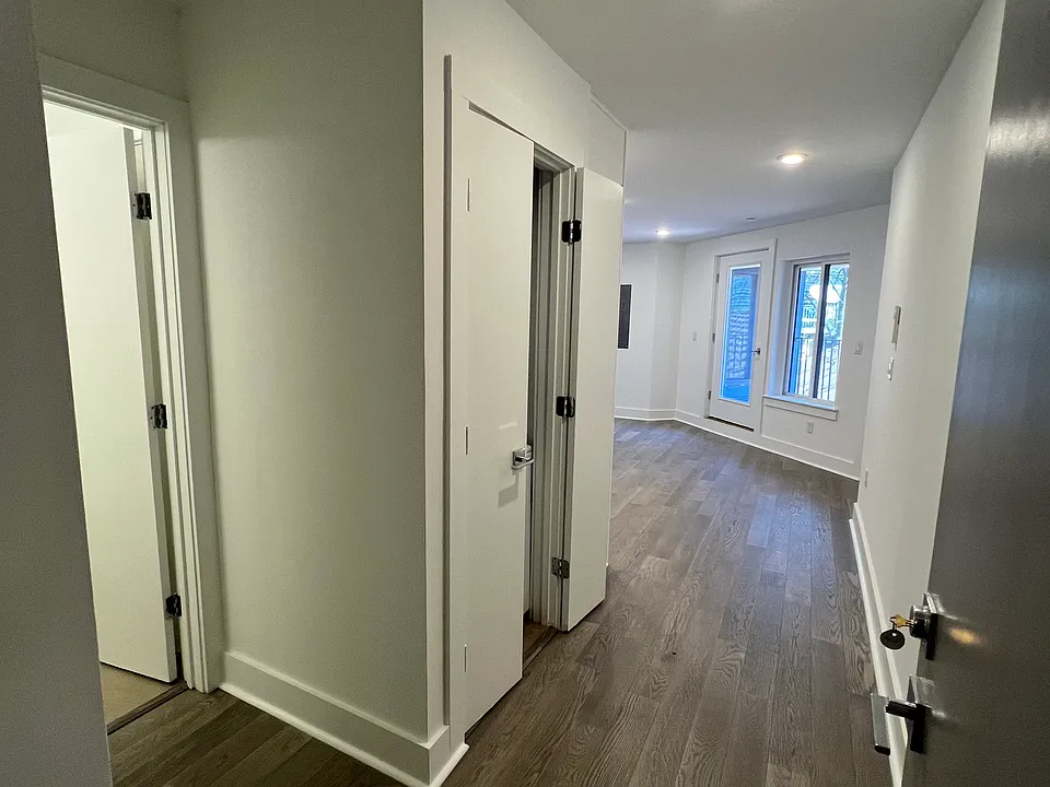 25 Eleanor St #206