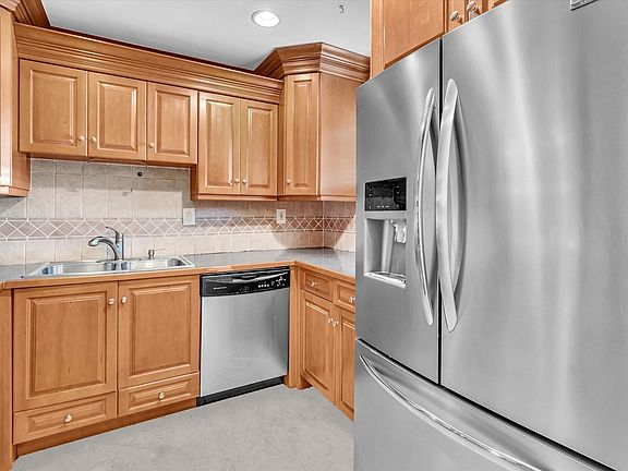 5th image of 2566 S Garden Drive #310