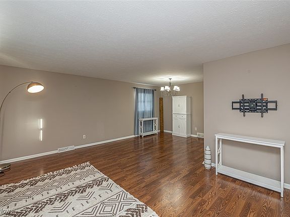 4th image of 4000 Sanford Dr
