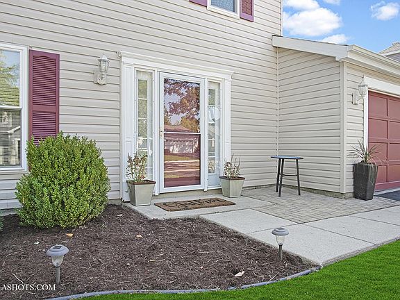 2nd image of 709 Gardenia Ln