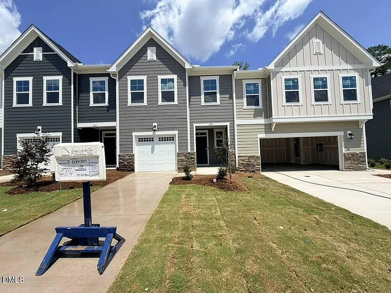 228 Deercroft Dr — Photo 2