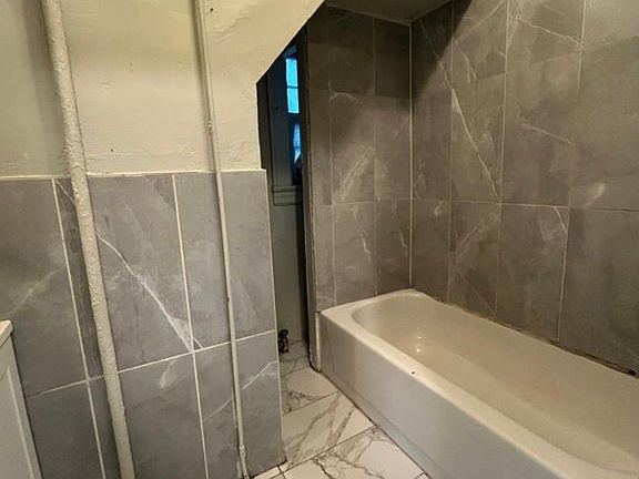 3rd image of 52 Kent St #1R