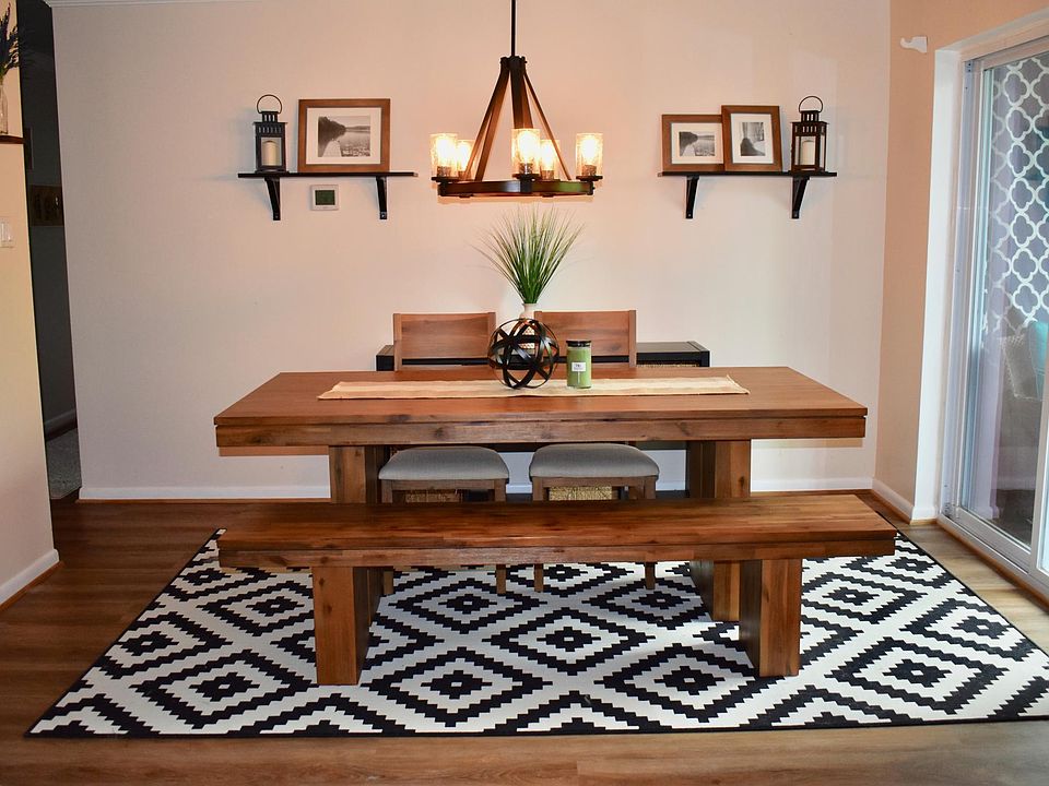 Dining room (Photo from previous listing)