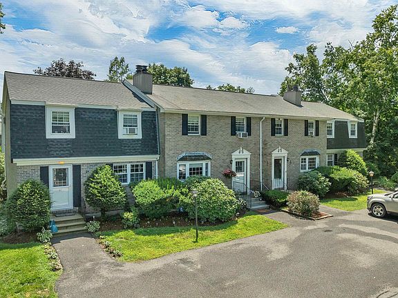 4th image of 69 Fieldstone Drive