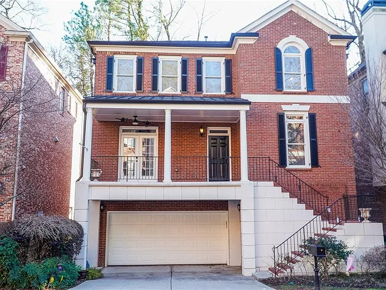 1127 Ashton Bluff Dr — Photo 1