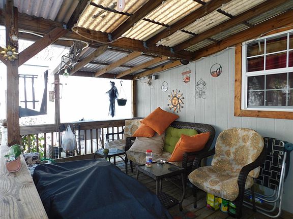 3rd image of 327 Maple Hill Cir