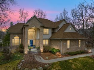 1061 Indianpipe Rd, Lake Orion, MI 48360