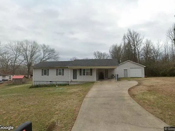 180 Shoreline Dr, Killen, AL 35645