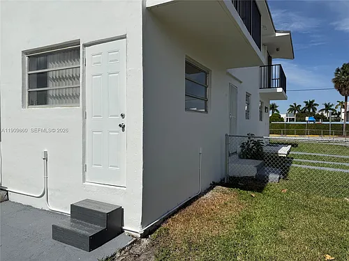 3200 SW 88th Pl #BACK Photo 1