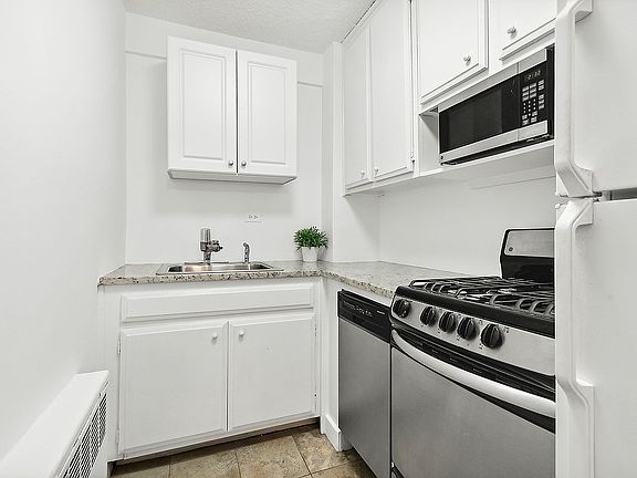 4th image of 77 E 12th St APT 4B