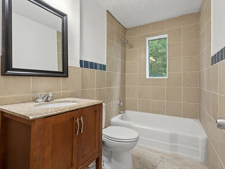 117 Elizabeth St — Photo 11