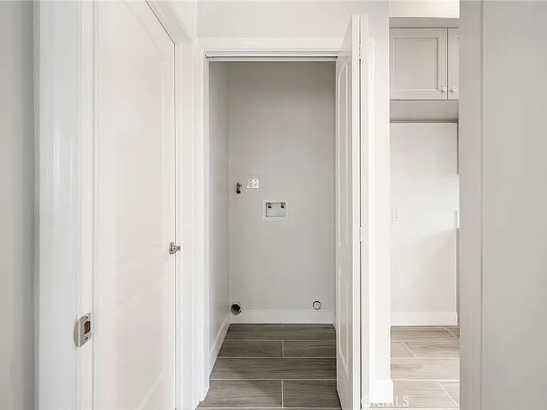 768 N Workman St — Photo 11