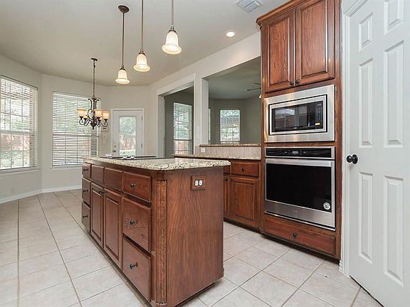 2nd image of 2905 Eastbourne Ln