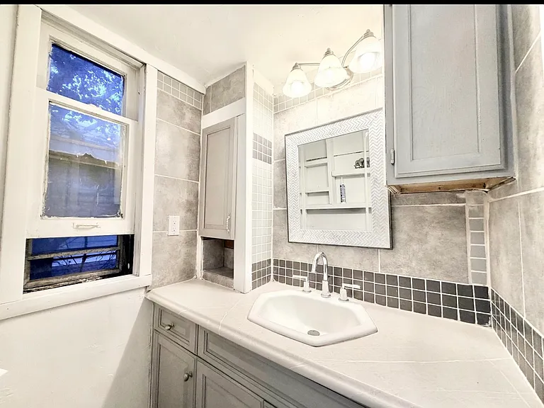 1308 W 13th Ave — Photo 9