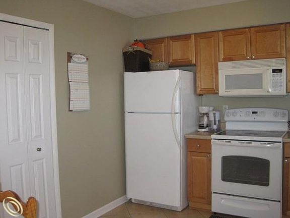 3rd image of 1035 Oxford Ave
