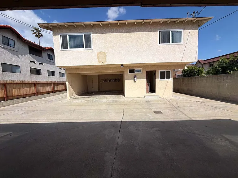 307 N Curtis Ave — Photo 17