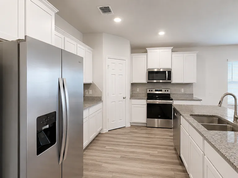 8915 Hidden Oaks Dr — Photo 4