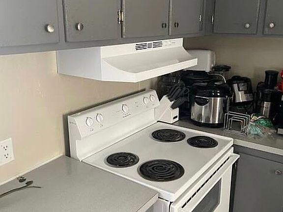 5th image of 307 Helen St