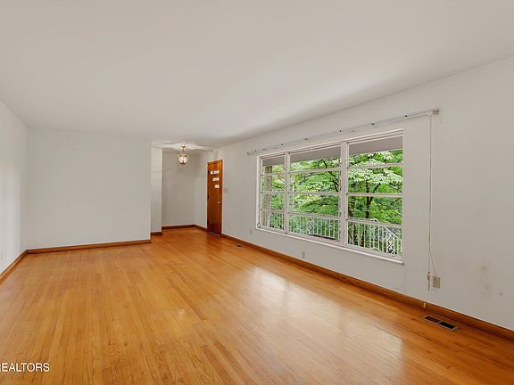 4th image of 5211 Pinnacle Dr