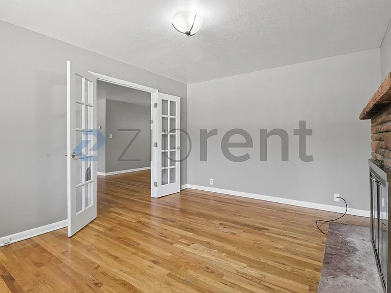 633 E Stuart St — Photo 11