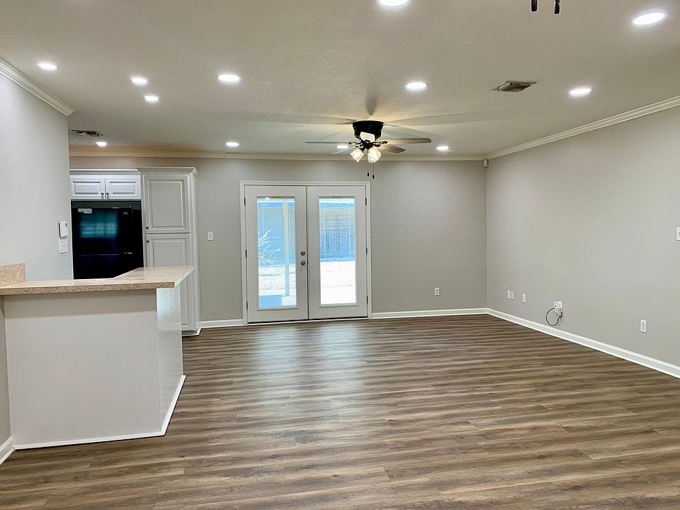 Dining room with bar facing backyard