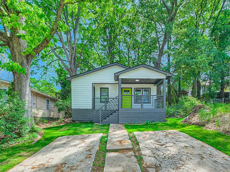 1170 Booker Ave SW — Photo 1