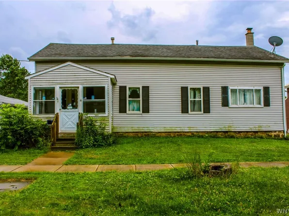 9 Sleeper St, Middleport, NY 14105