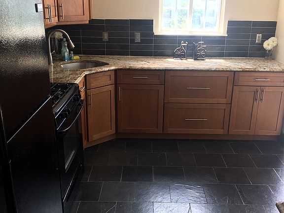 5th image of 30 Vaughan Dr #220
