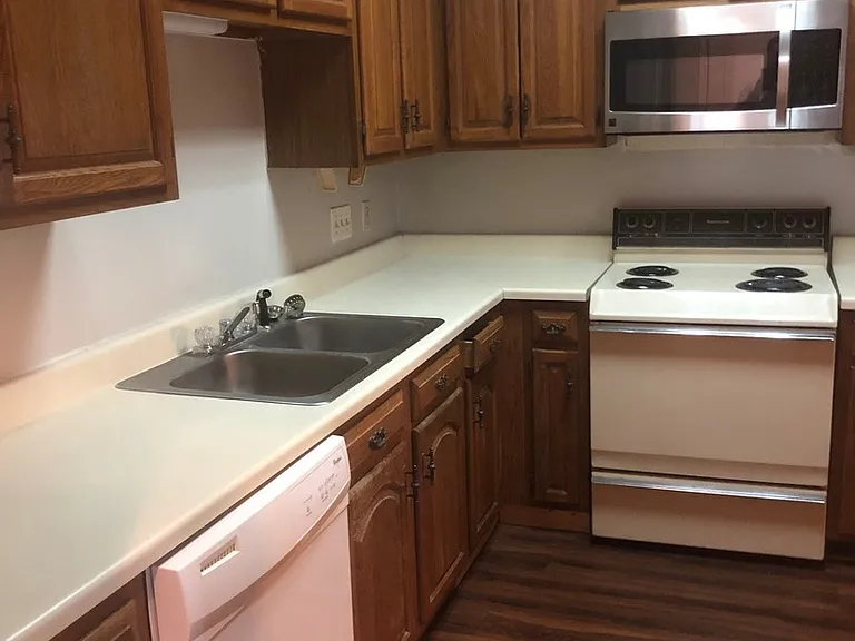 1910 Robbins Pl #309 — Photo 4