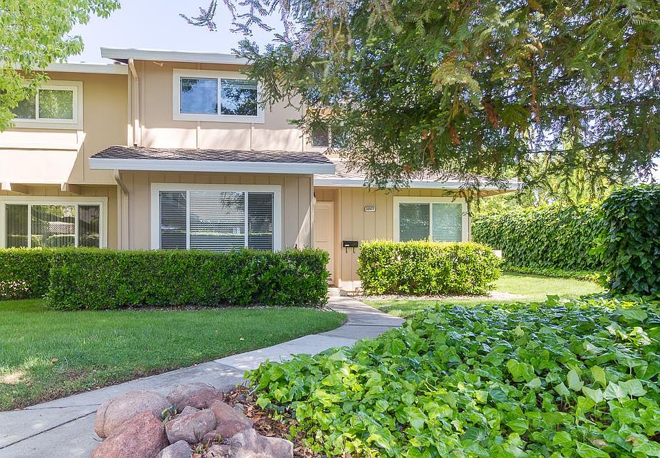1st image of 22577 Royal Oak Way
